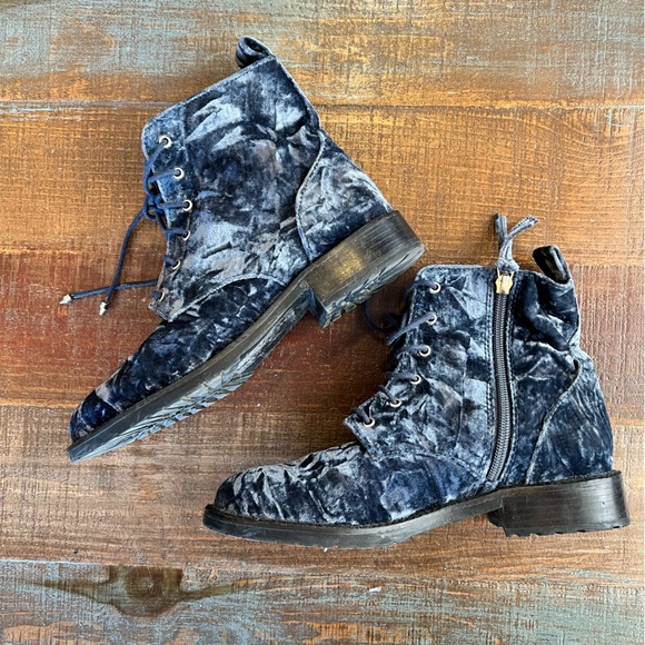 Rebecca Minkoff Gerry Crushed Velvet Combat Boots 8 - Picture 2 of 10